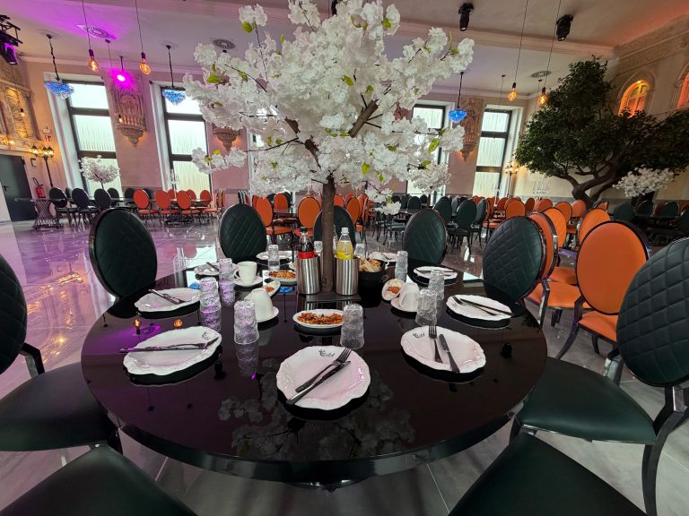 gedeckter Tisch Eventlocation Essen Perspektive Tischdekoration