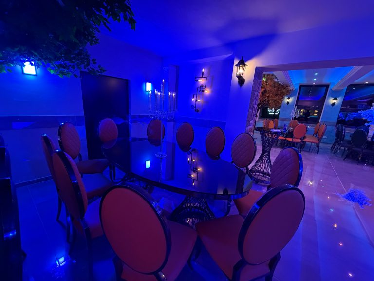 ovale Tische Veranstaltung Essen besondere Tischform